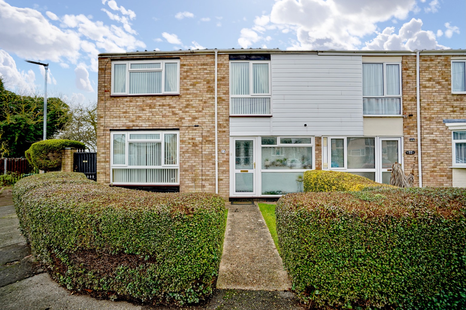 3 bed end of terrace house for sale in The Broad Walk, St Neots - Property Image 1