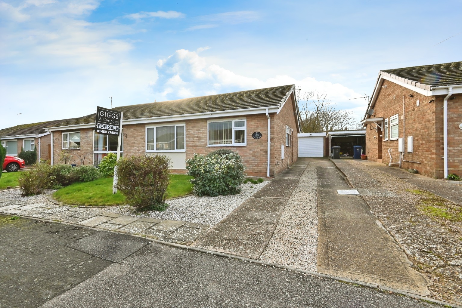 2 bed bungalow for sale in Apple Close, St Neots - Property Image 1