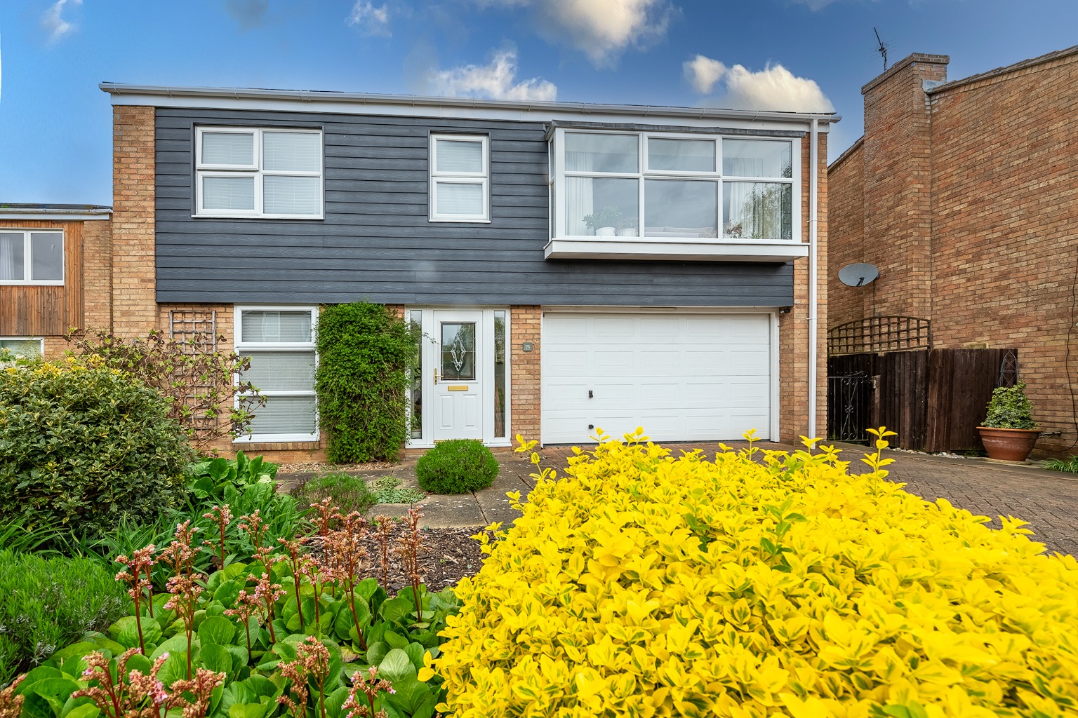 4 bed detached house for sale in The Paddock, St Neots  - Property Image 1