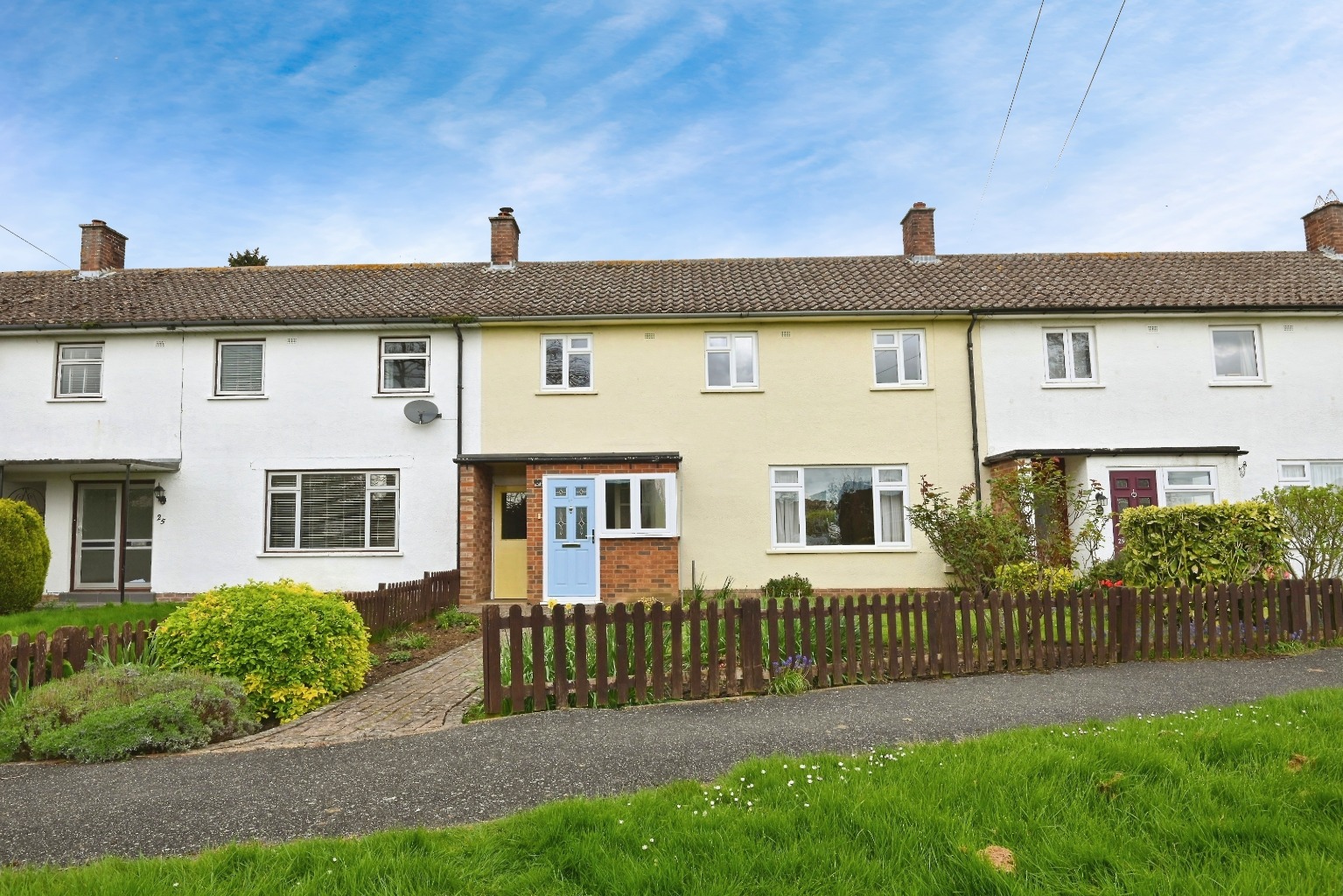 3 bed terraced house for sale in Caldecote Road, Biggleswade - Property Image 1