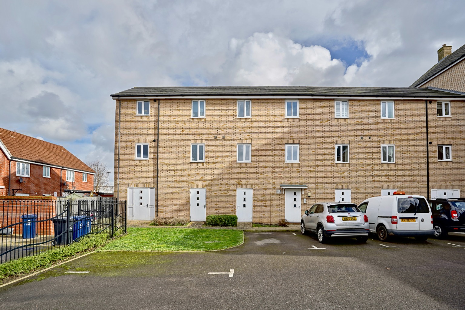 2 bed flat for sale in Fern Court, St Neots - Property Image 1