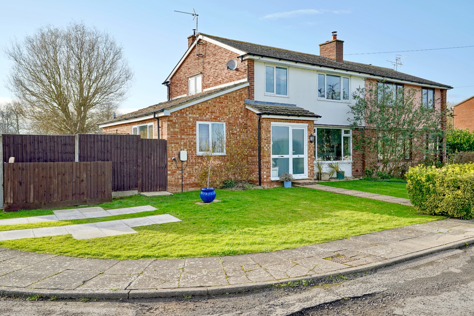 3 bed semi-detached house for sale in Roman Way, Huntingdon - Property Image 1