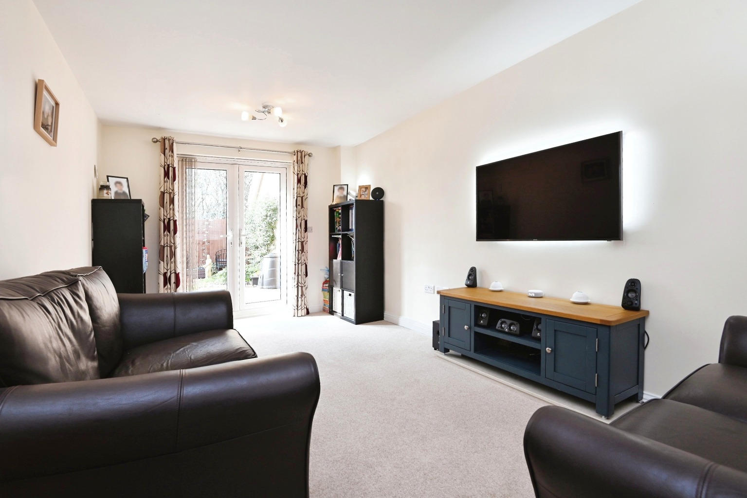 3 bed detached house for sale in Bargroves Avenue, St Neots  - Property Image 3