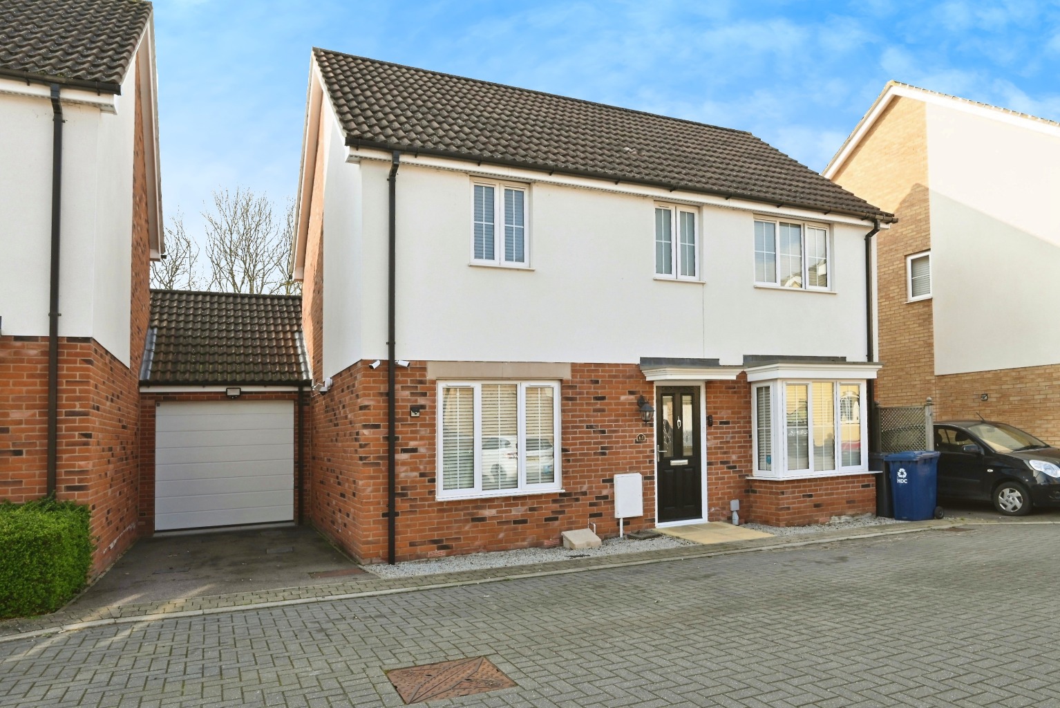 3 bed detached house for sale in Bargroves Avenue, St Neots  - Property Image 1