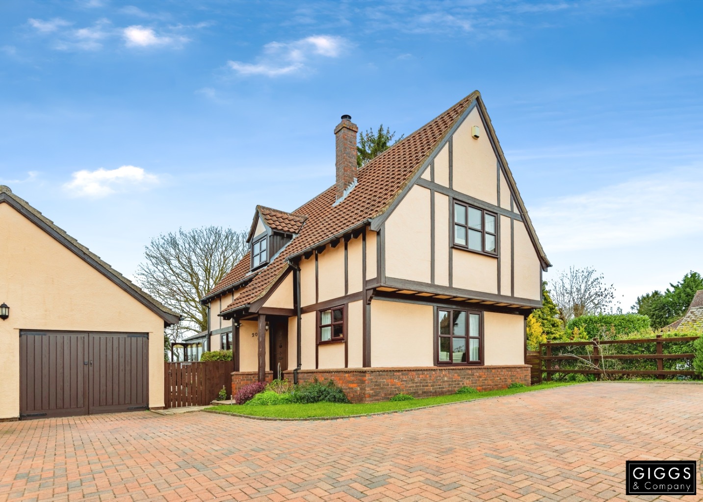 3 bed detached house for sale in High Street, St Neots - Property Image 1