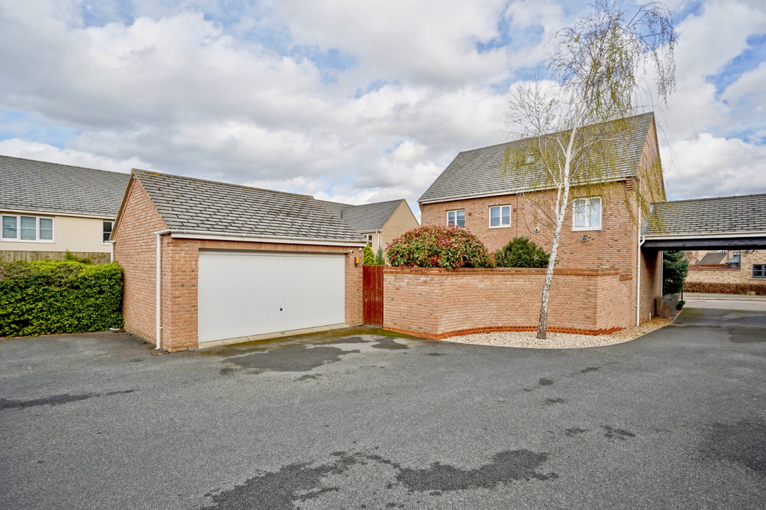 5 bed detached house for sale in Fox Brook, St Neots  - Property Image 16