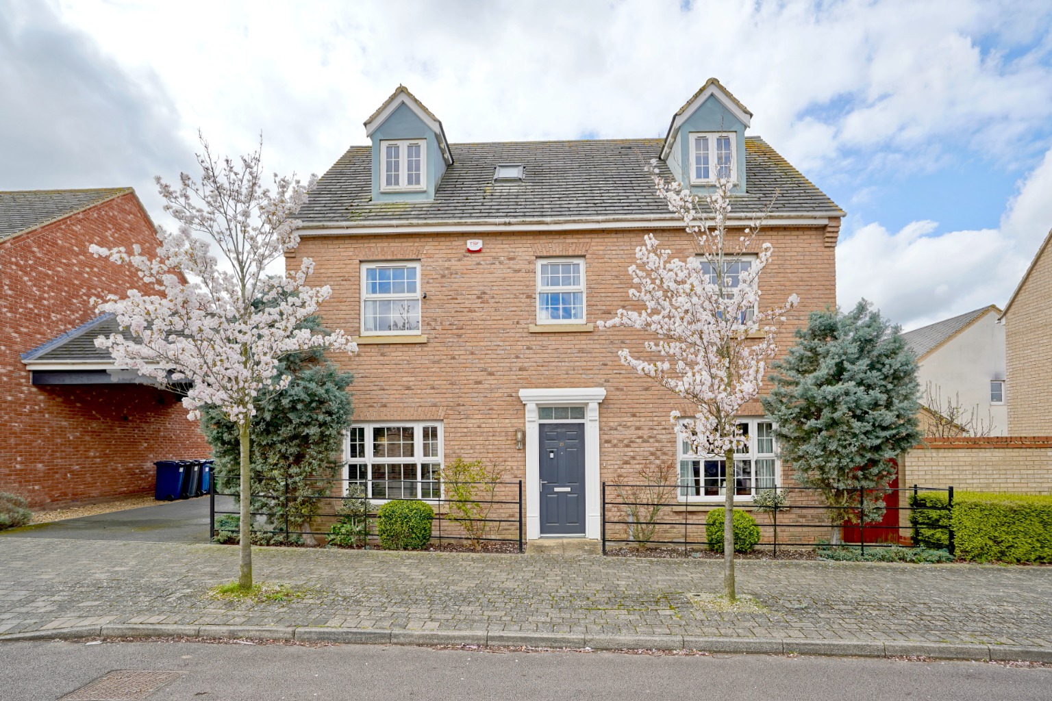 5 bed detached house for sale in Fox Brook, St Neots - Property Image 1
