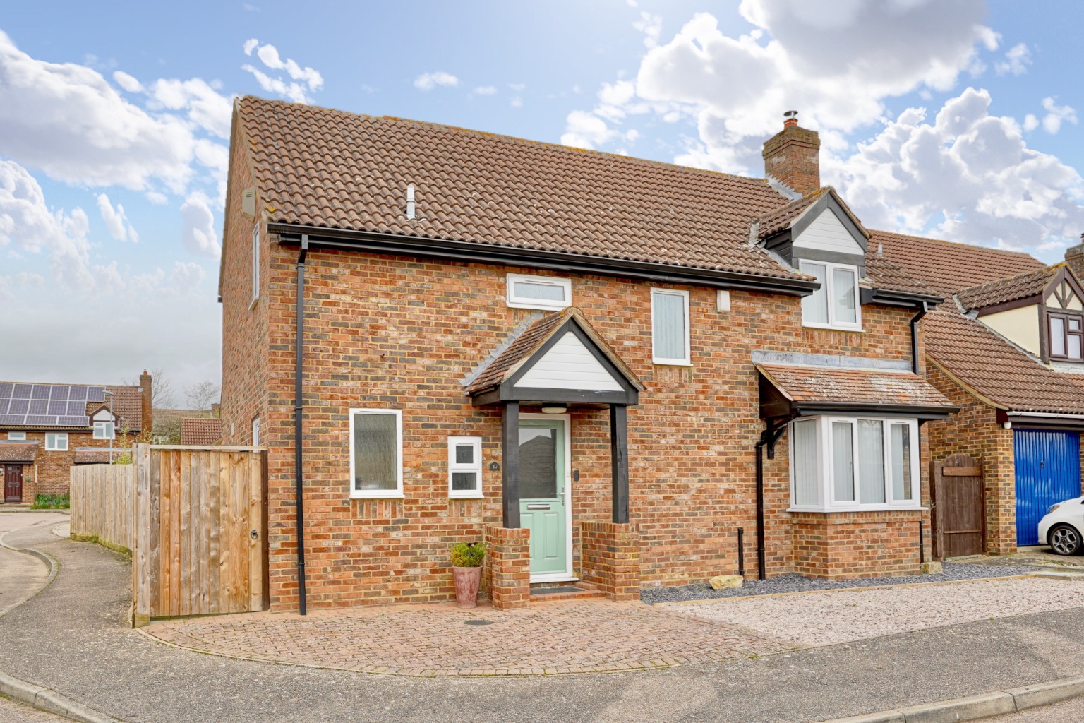 4 bed detached house for sale in Hunters Way, Huntingdon - Property Image 1