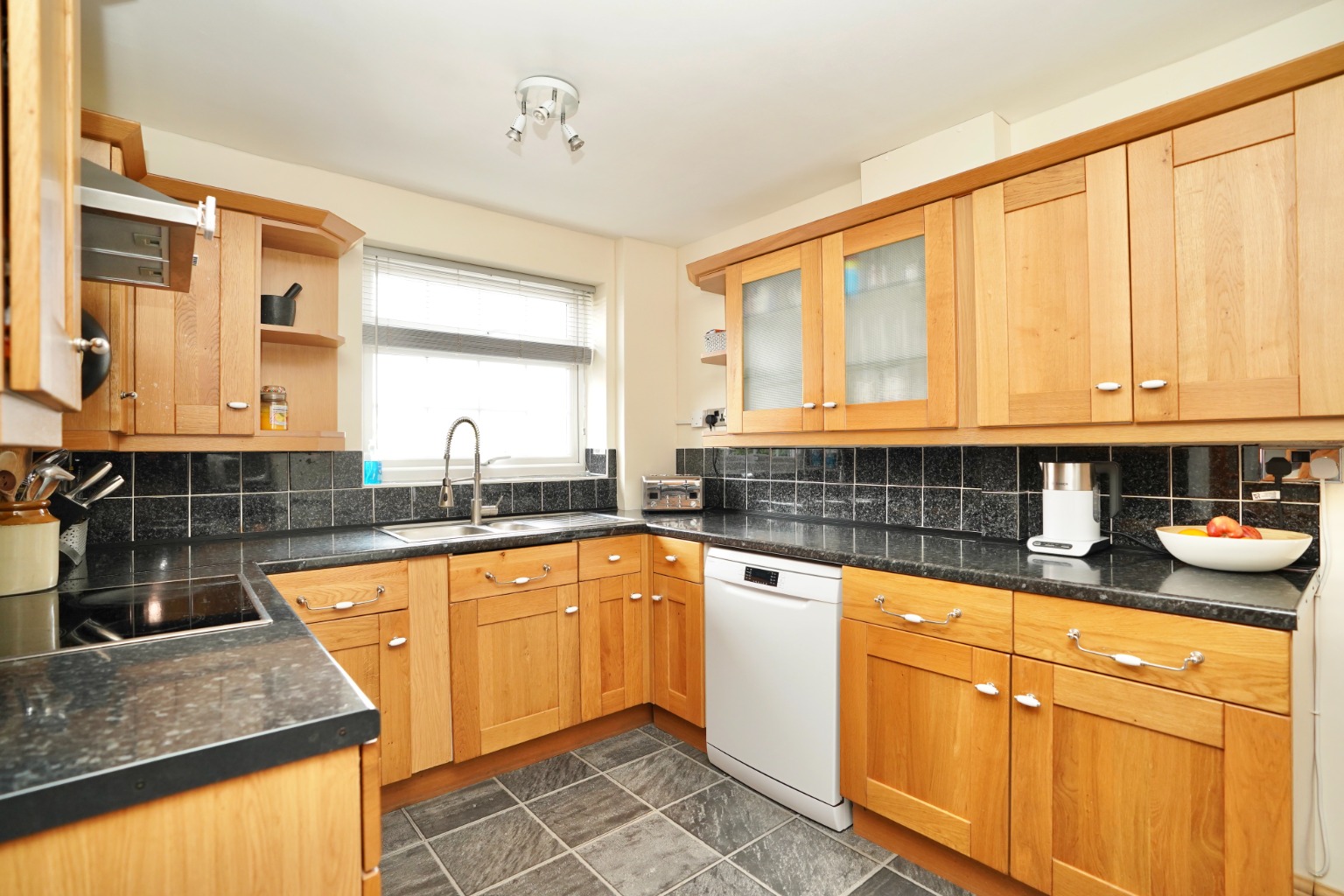 3 bed semi-detached house for sale in Gordon Close, St Neots  - Property Image 4