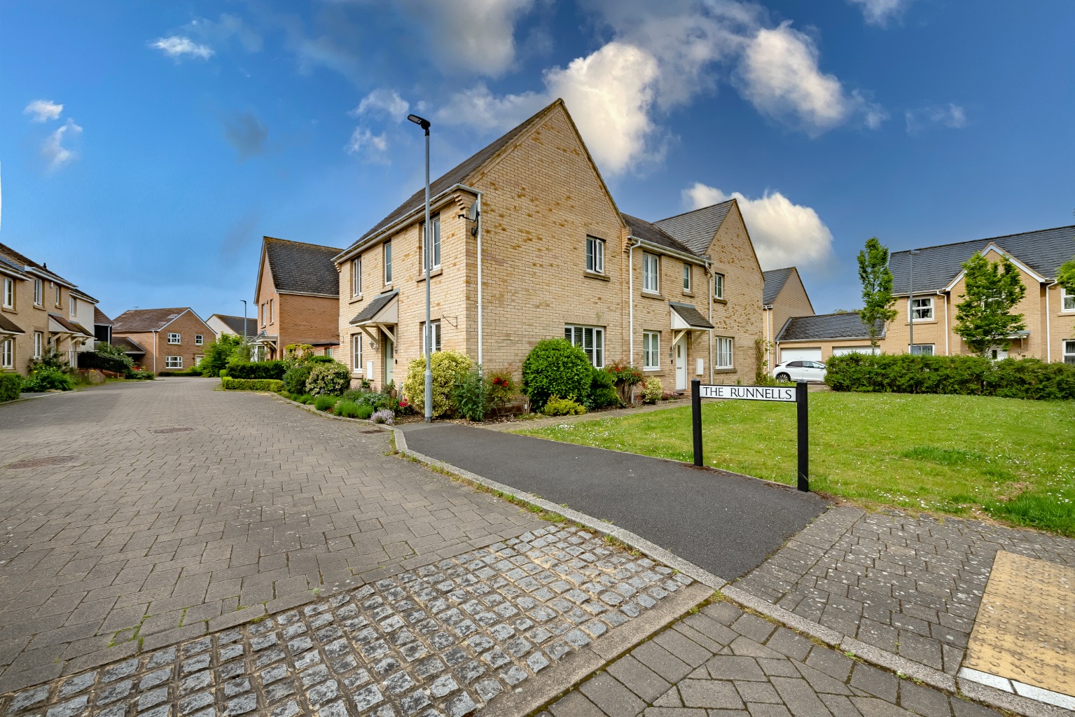 3 bed end of terrace house for sale in The Runnells, St. Neots  - Property Image 10