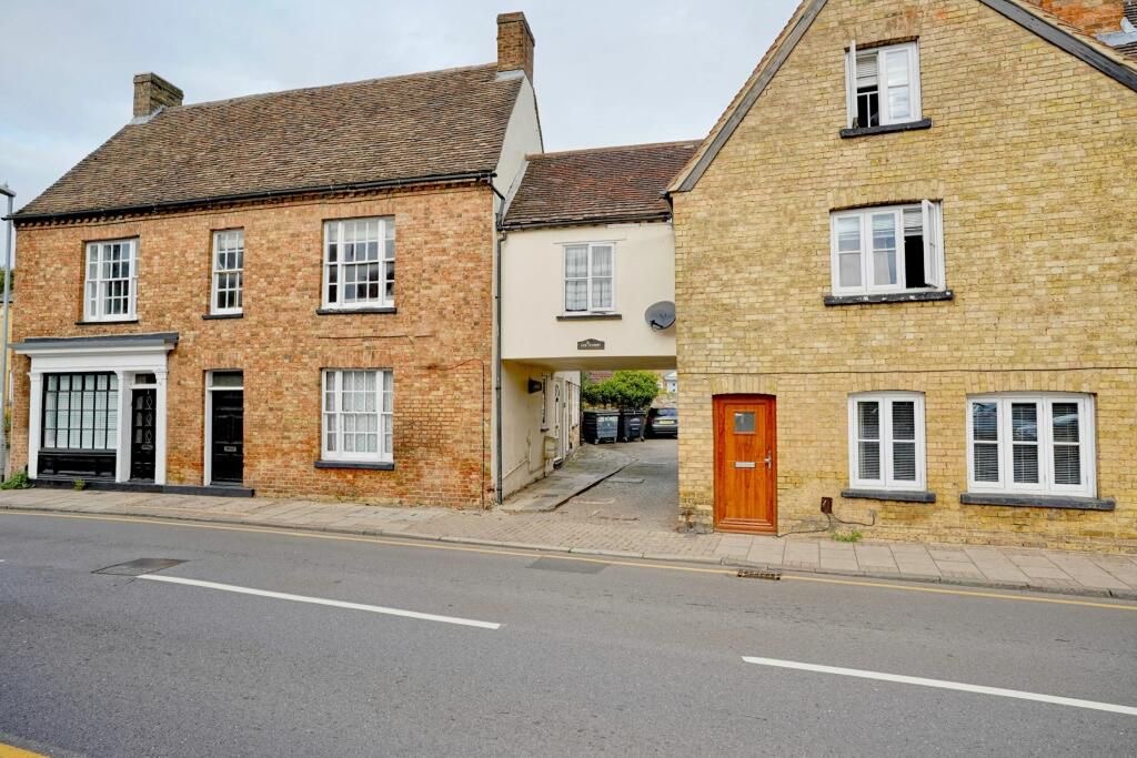 1 bed flat for sale in St Mary's Street, St. Neots  - Property Image 1