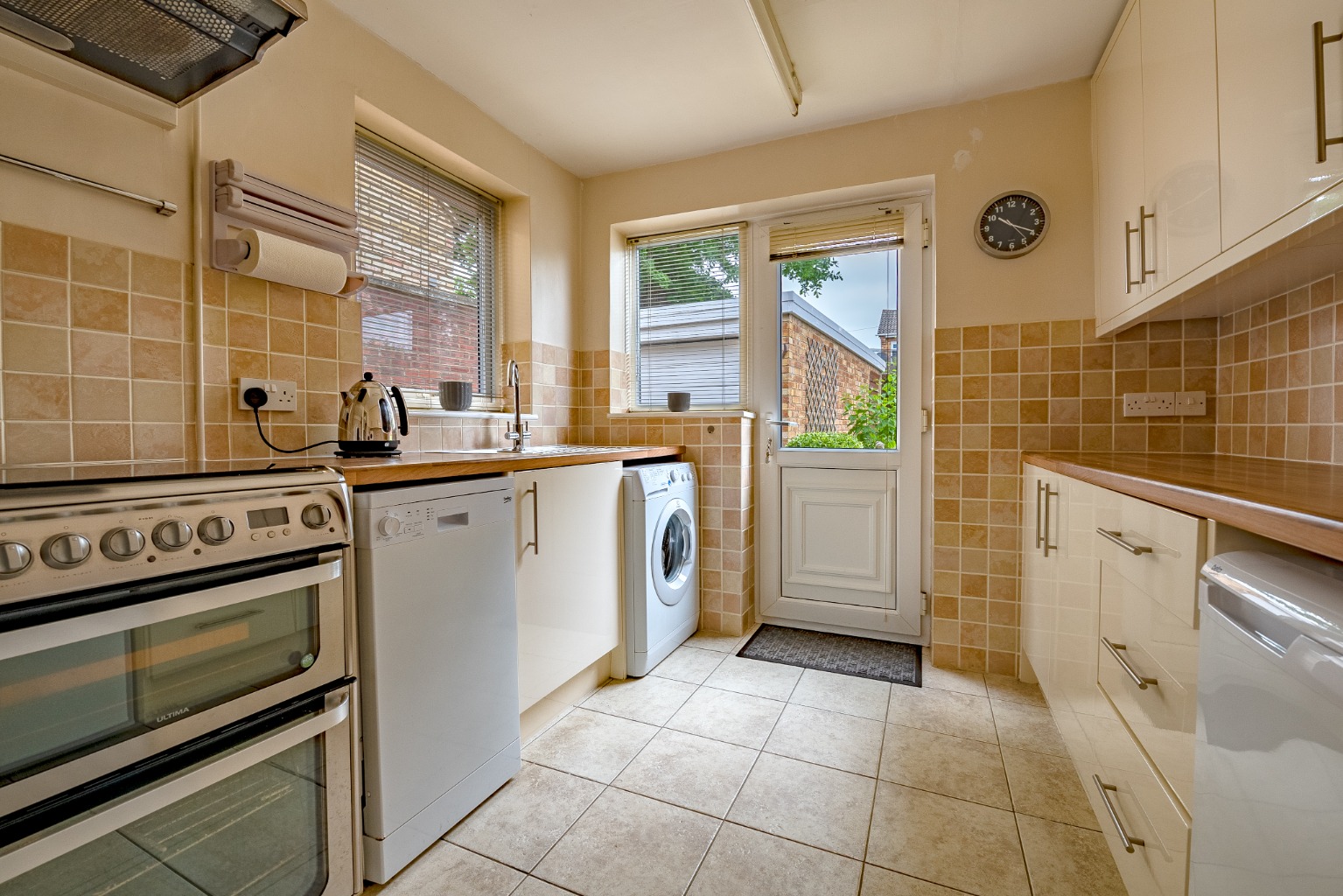 3 bed semi-detached house for sale in Springfield Close, St. Neots  - Property Image 3