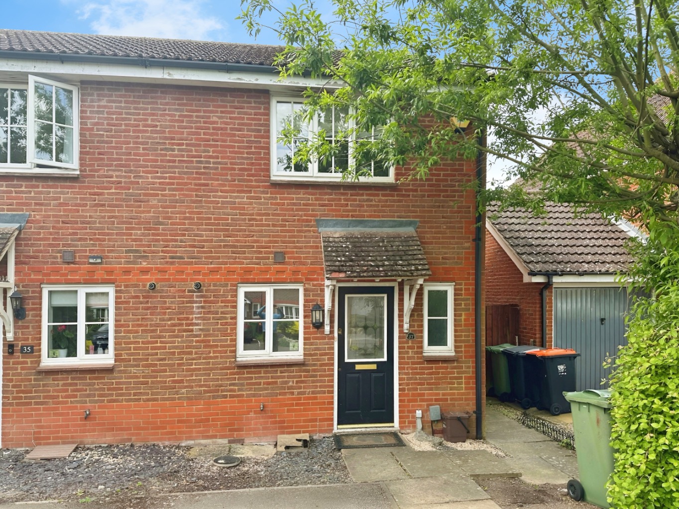 2 bed semi-detached house for sale in Garland Way, Leighton Buzzard  - Property Image 1