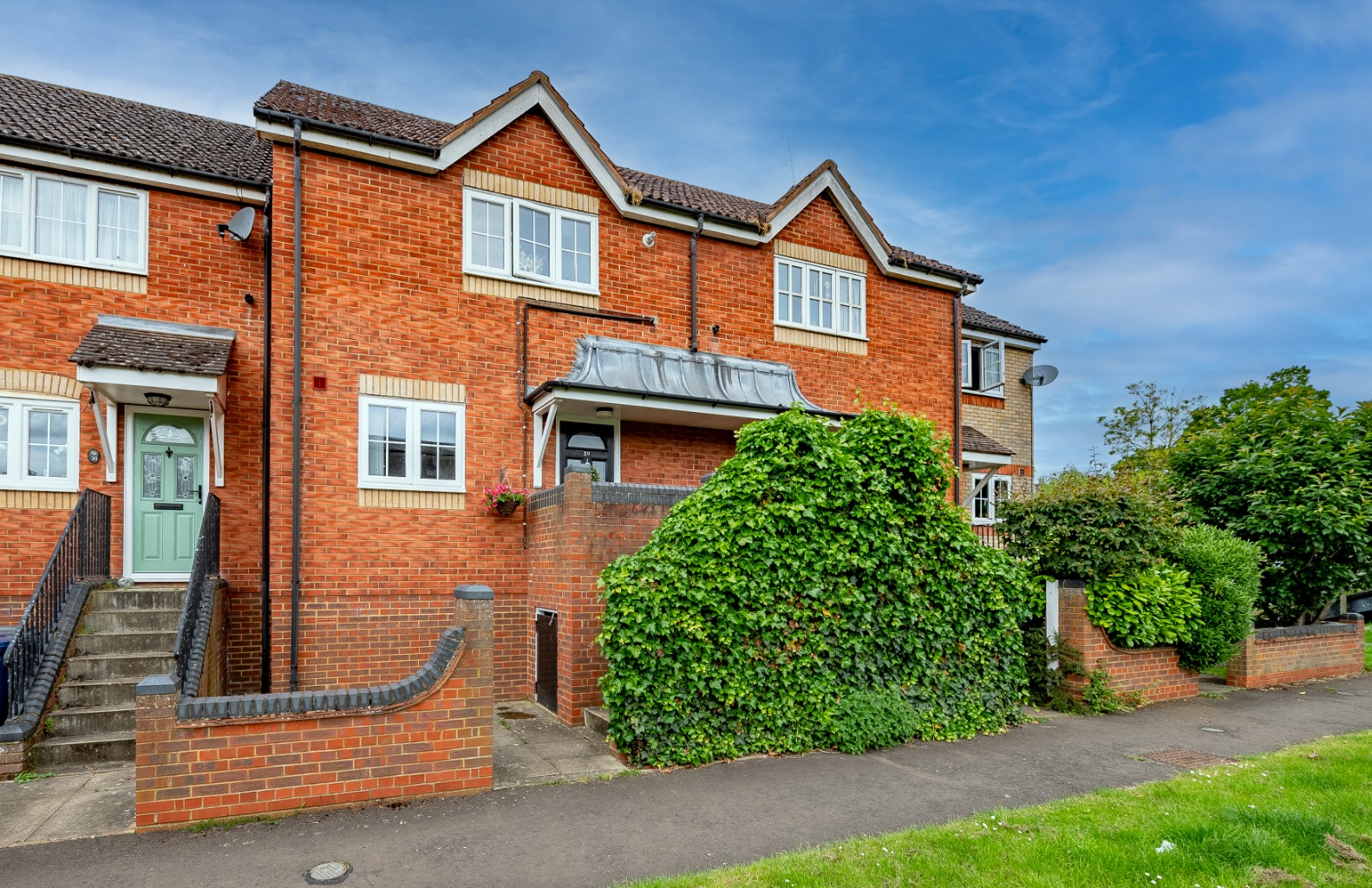 3 bed terraced house for sale in Navigation Wharf, St. Neots  - Property Image 2