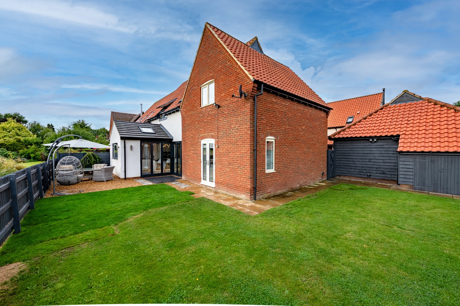 3 bed semi-detached house for sale in Crosshall Park Court, St. Neots  - Property Image 5