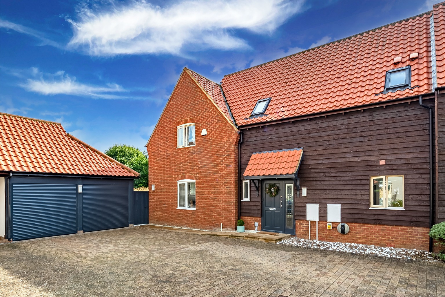 3 bed semi-detached house for sale in Crosshall Park Court, St. Neots  - Property Image 1