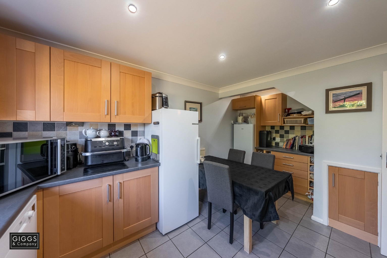 3 bed semi-detached house for sale in Orchard Road, St. Neots  - Property Image 4