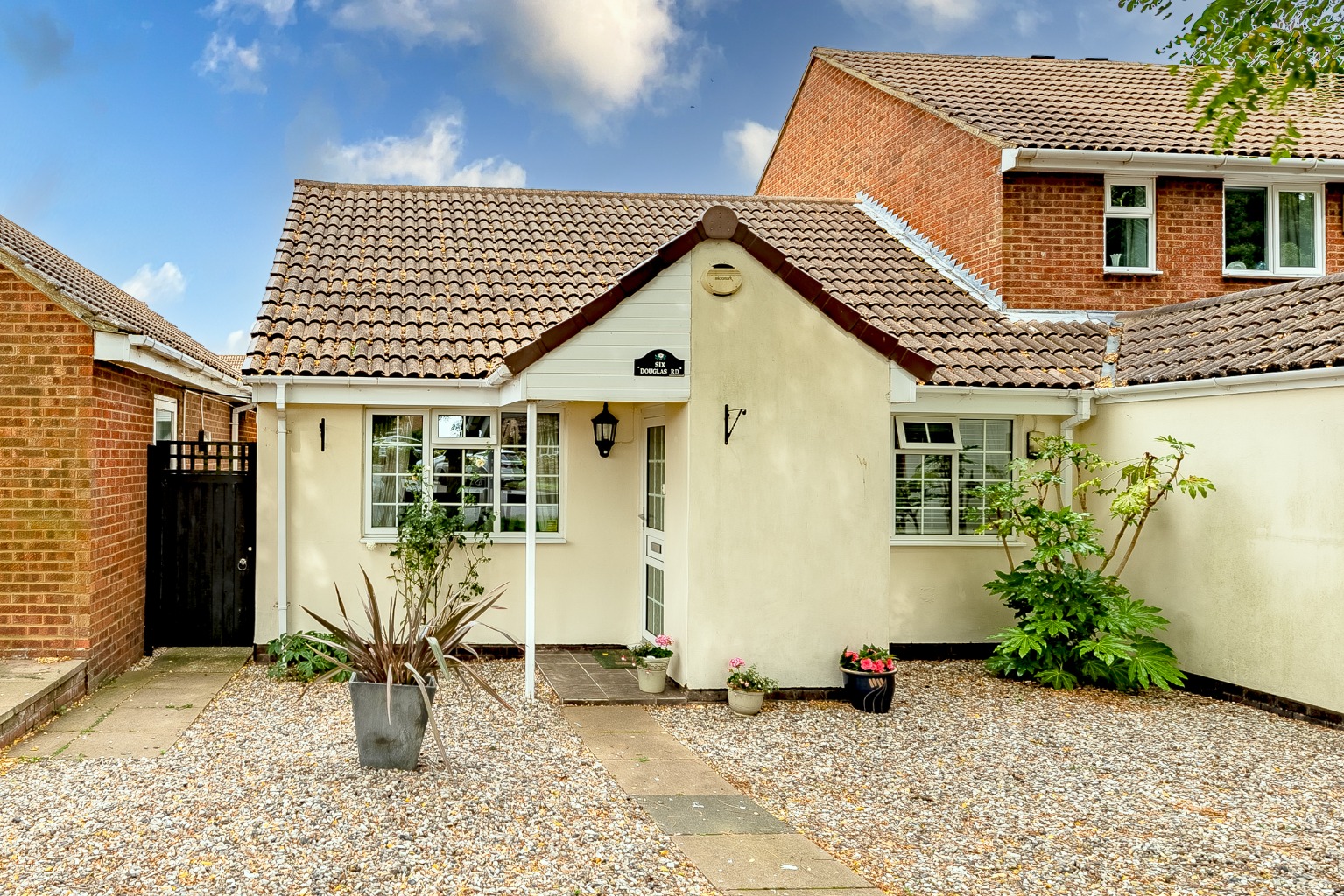 2 bed semi-detached bungalow for sale in Douglas Road  - Property Image 16