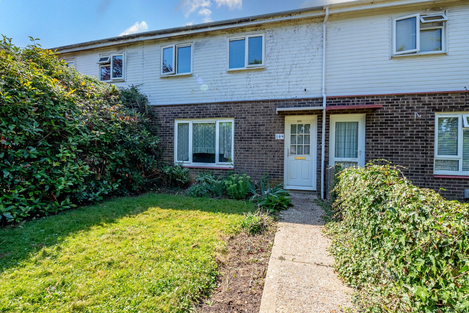 3 bed terraced house for sale in Viscount Court, St. Neots - Property Image 1