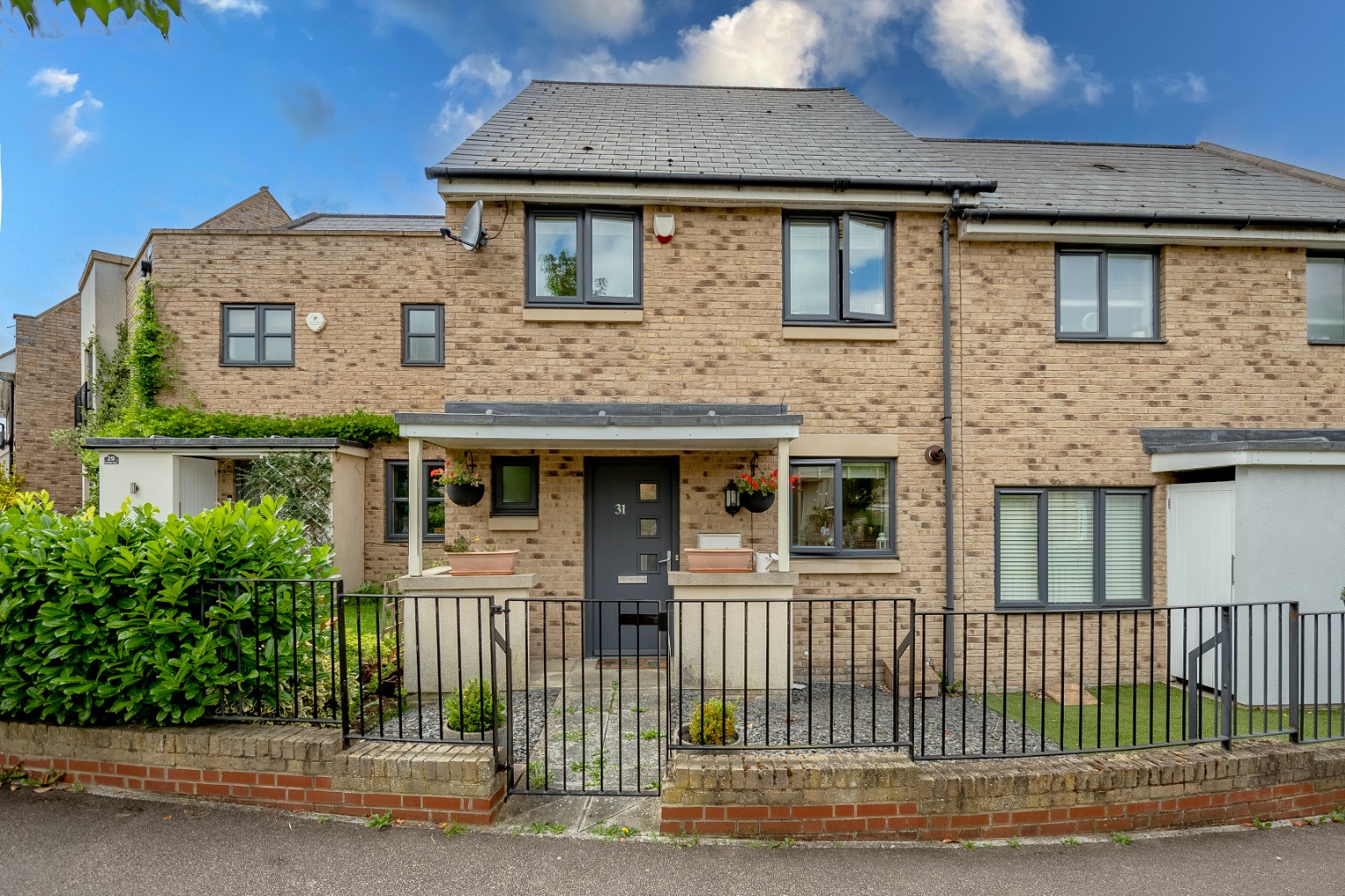 3 bed terraced house for sale in Stone Hill, St. Neots  - Property Image 1