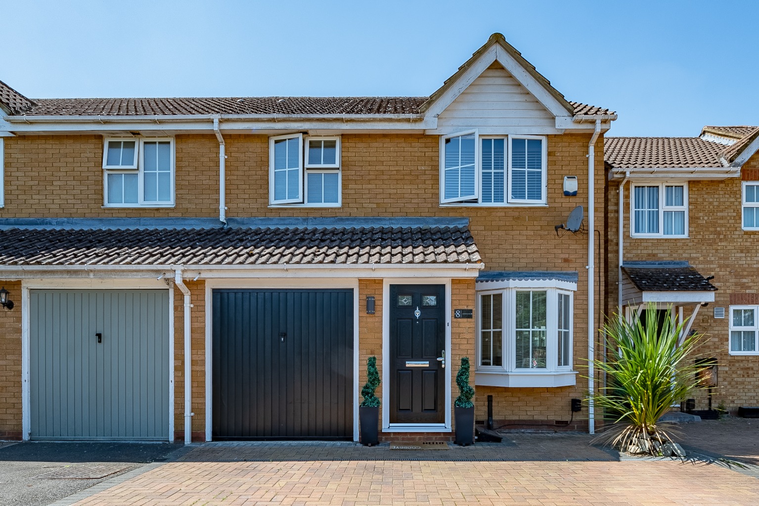 3 bed semi-detached house for sale in Alnwick Close, Sandy  - Property Image 1