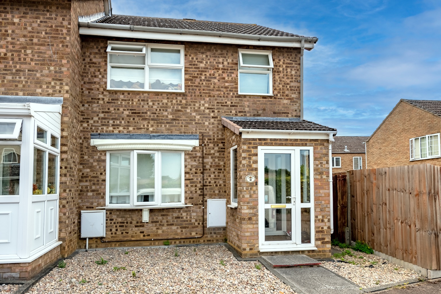 3 bed end of terrace house for sale in Edinburgh Drive, St. Neots  - Property Image 1