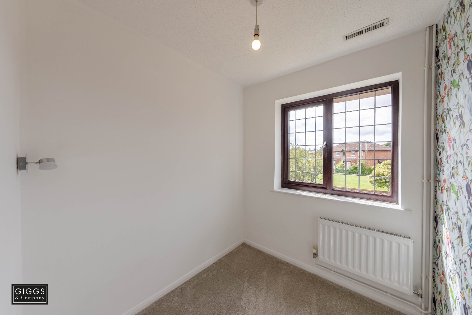 3 bed detached house for sale in Bodiam Way, Cambridgeshire  - Property Image 10