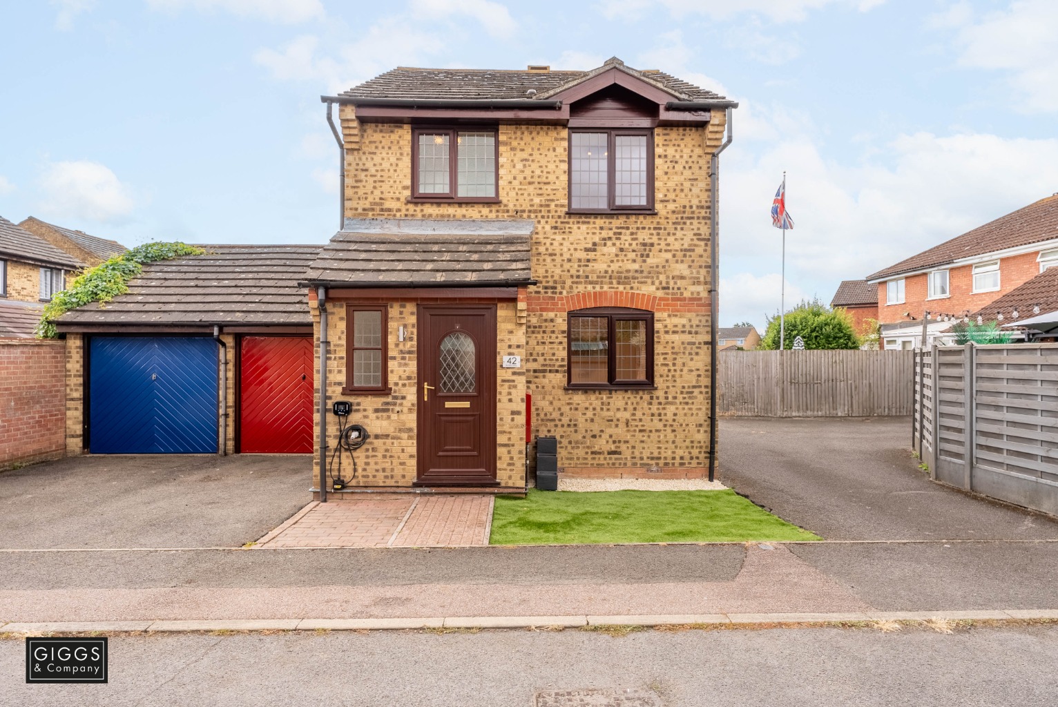 3 bed detached house for sale in Bodiam Way, Cambridgeshire  - Property Image 1