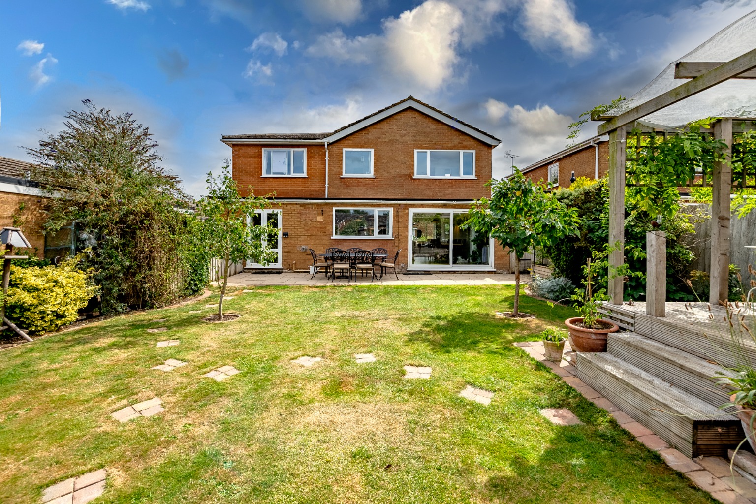 5 bed detached house for sale in Hawkins Close, Cambridgeshire  - Property Image 2