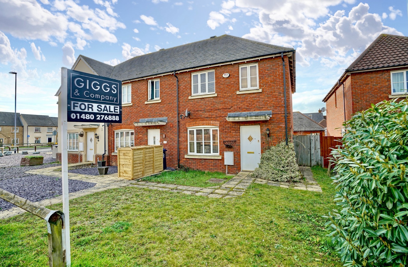 3 bed end of terrace house for sale in Barford Road, St. Neots  - Property Image 1