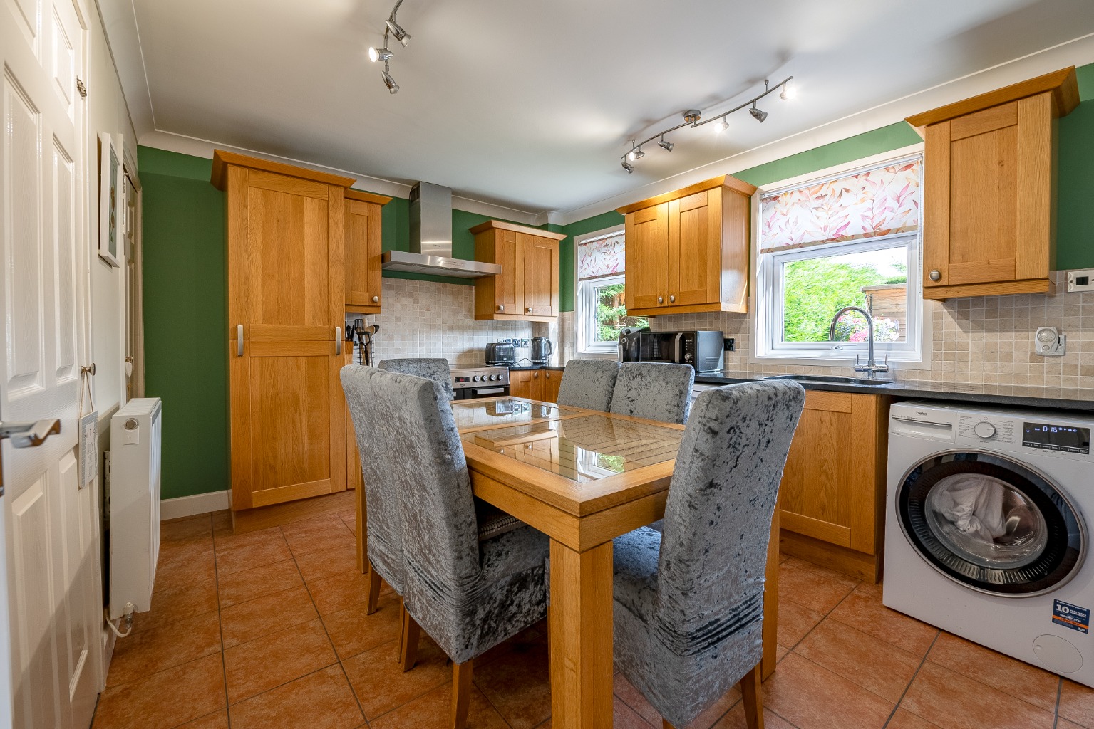 3 bed terraced house for sale in Marchioness Way, Cambridgeshire  - Property Image 3