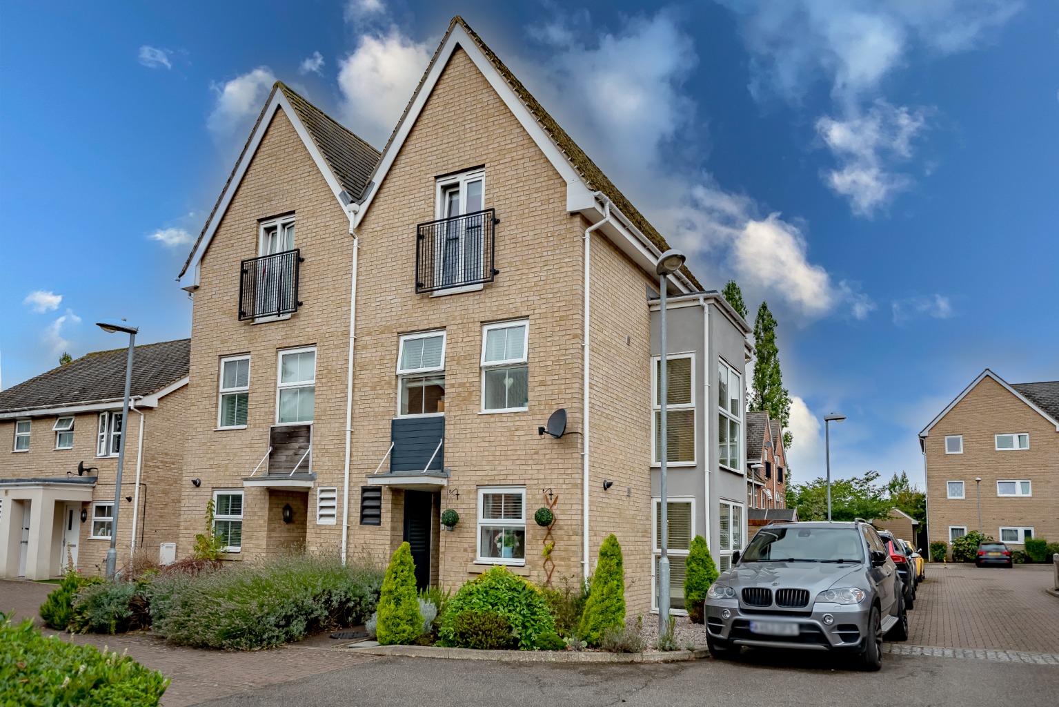 3 bed town house for sale in Linton Close, Cambridgeshire  - Property Image 1