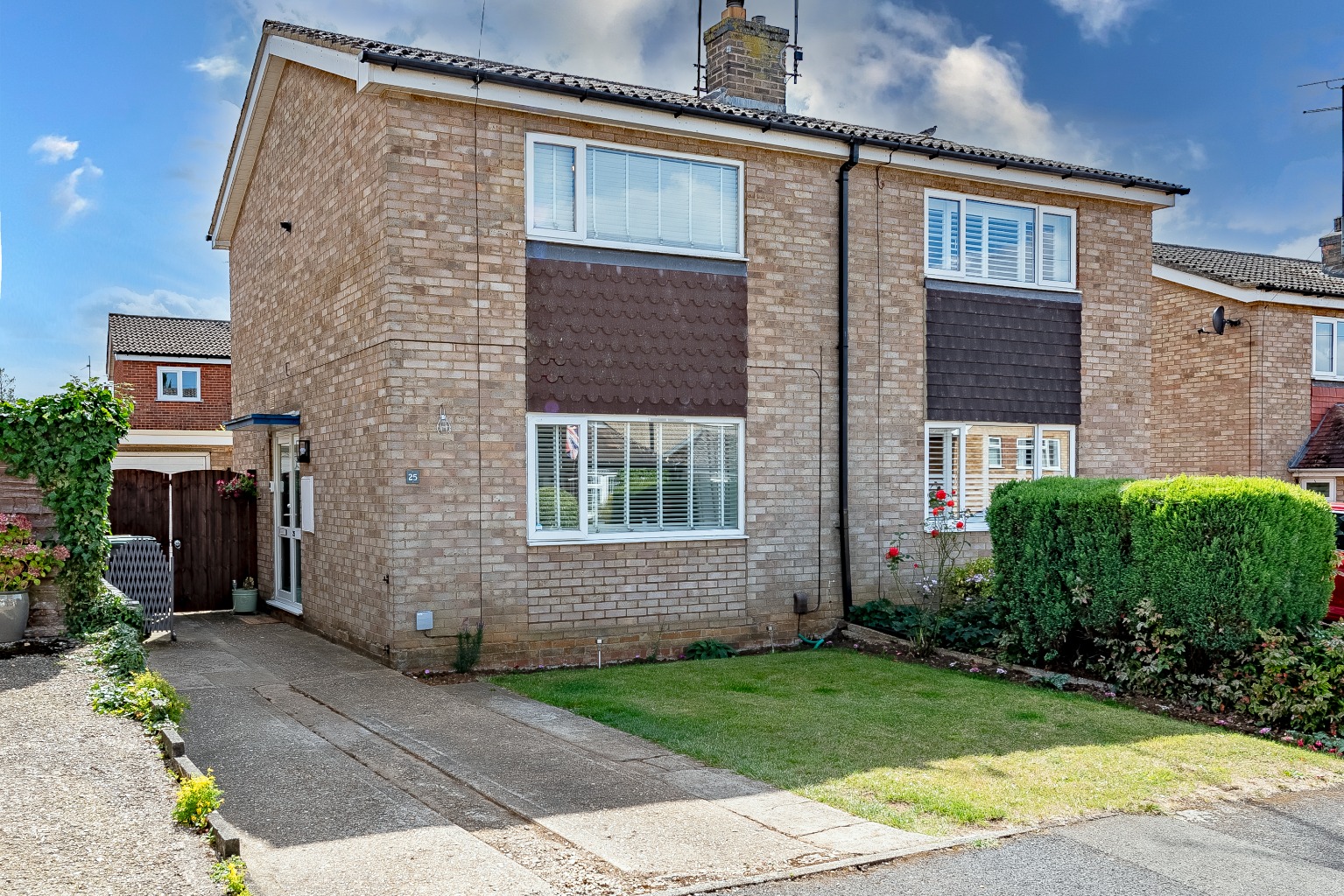 3 bed semi-detached house for sale in Meadow Walk, Rushden  - Property Image 1