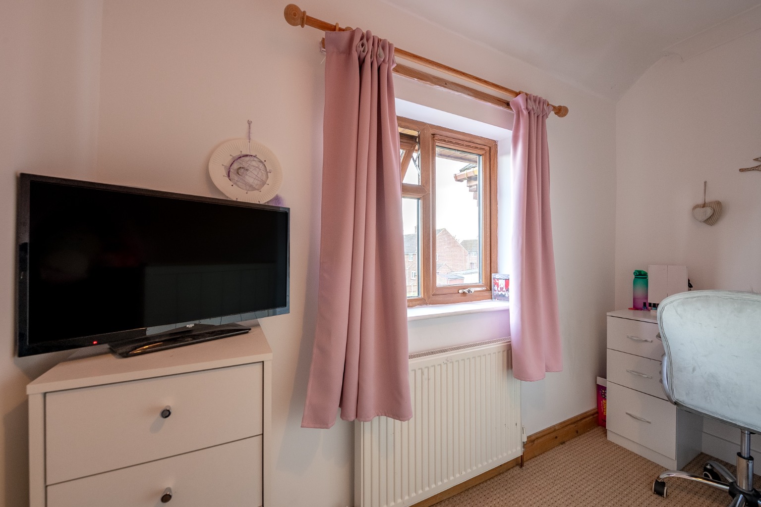 3 bed terraced house for sale in Queens Gardens, St. Neots  - Property Image 13