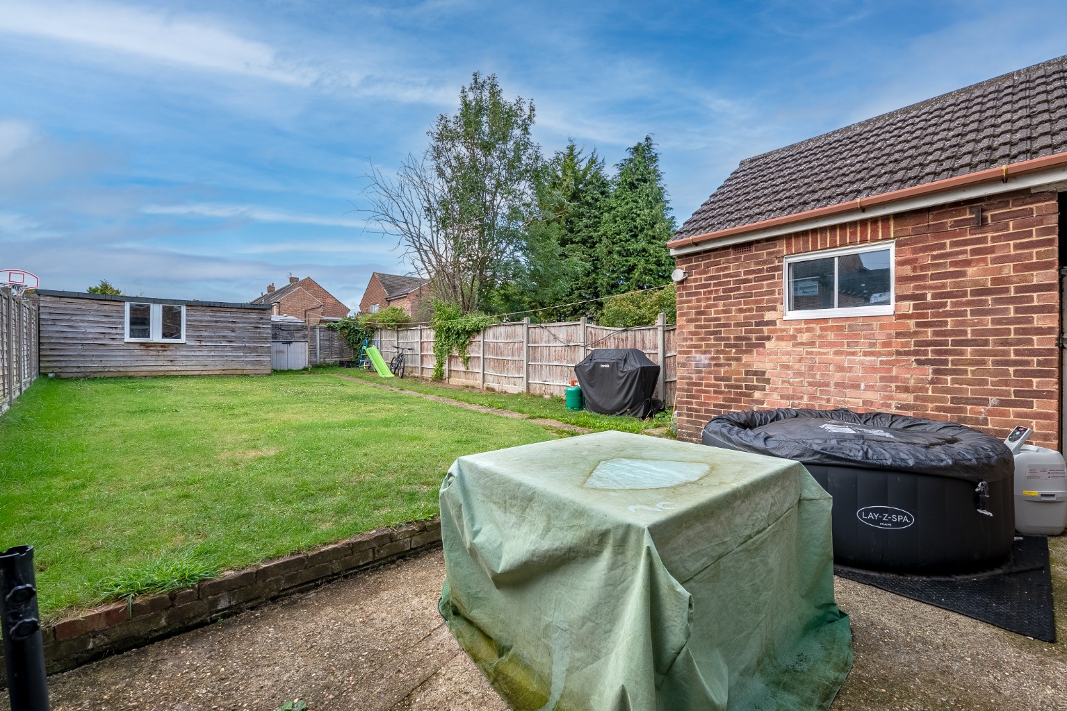 3 bed terraced house for sale in Queens Gardens, St. Neots  - Property Image 17