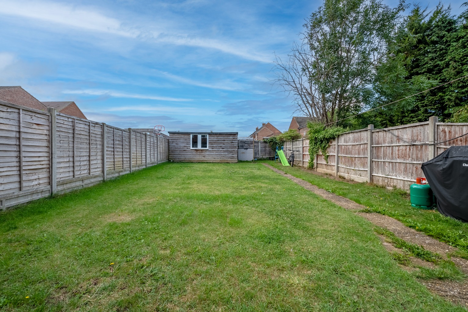 3 bed terraced house for sale in Queens Gardens, St. Neots  - Property Image 15