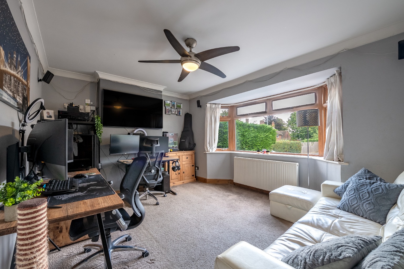 3 bed terraced house for sale in Queens Gardens, St. Neots  - Property Image 6