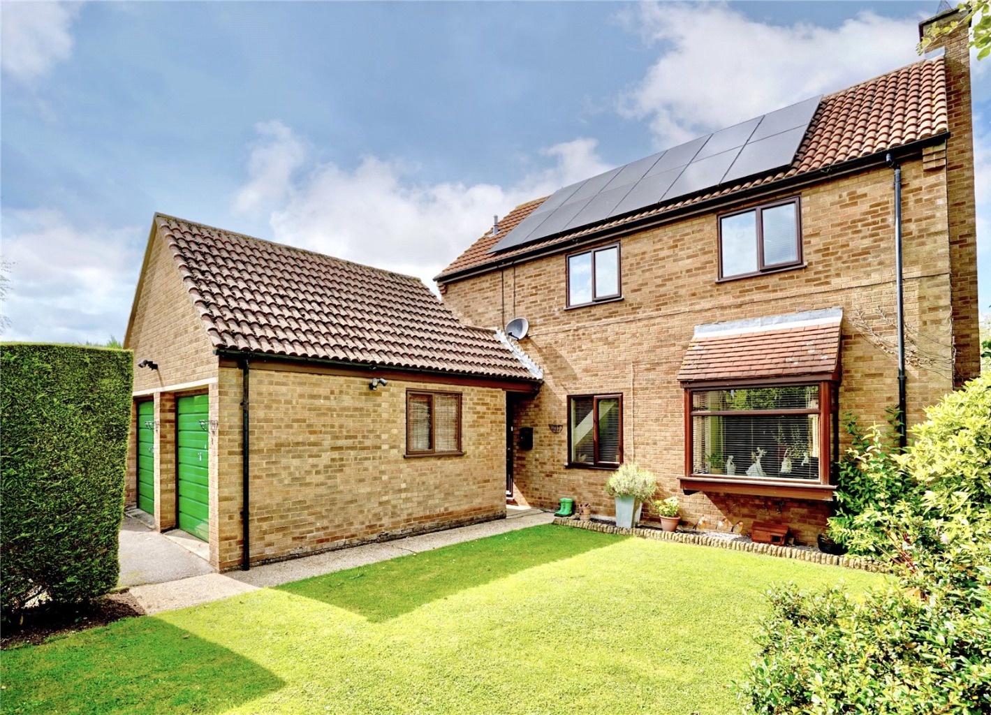 4 bed detached house for sale in Chestnut Close, Huntingdon  - Property Image 1