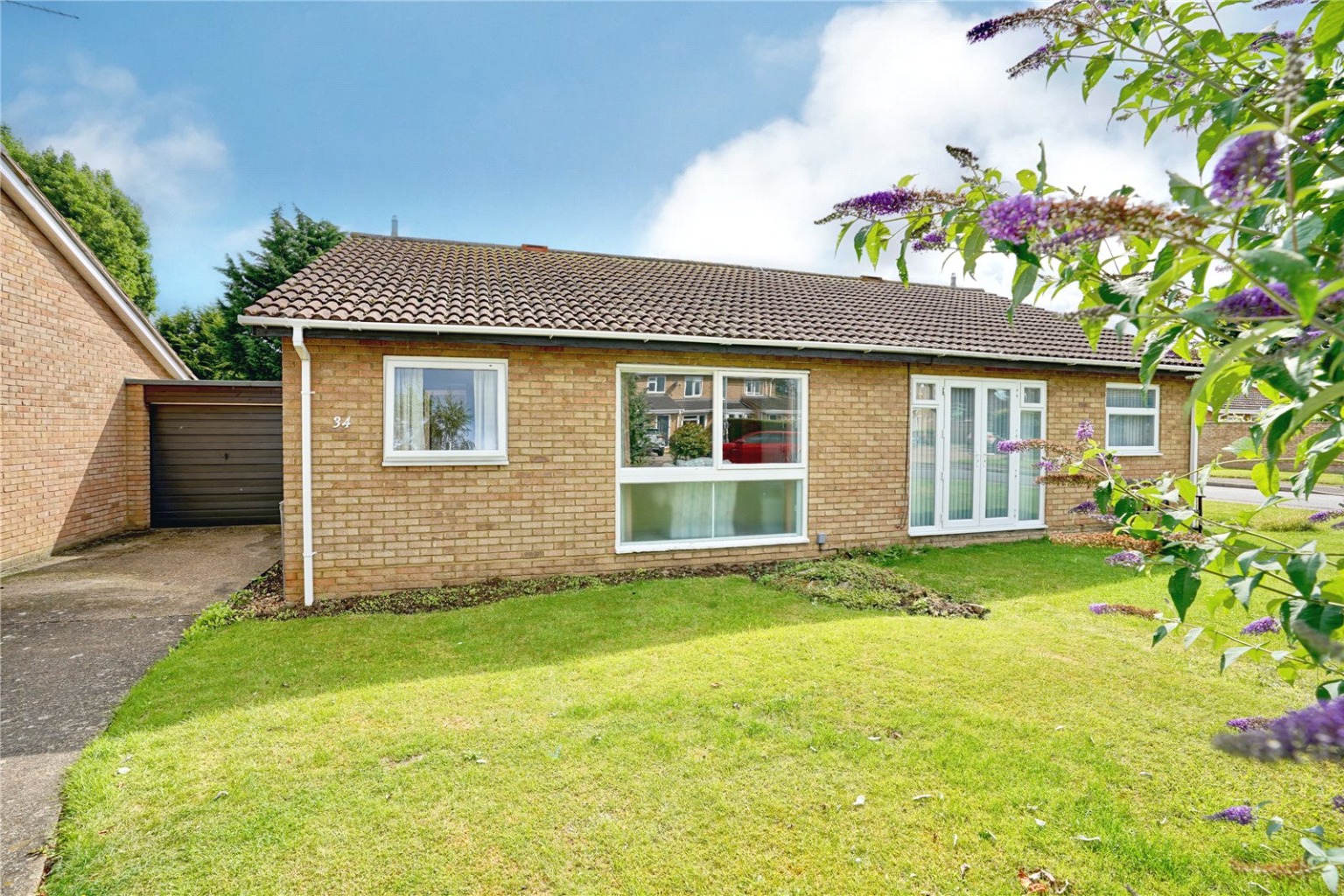 2 bed semi-detached bungalow for sale in Simpkin Close, St. Neots - Property Image 1