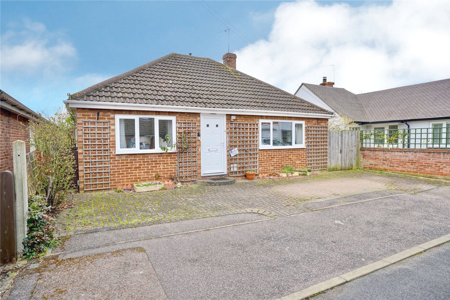 2 bed detached bungalow for sale in Parkway, St. Neots - Property Image 1