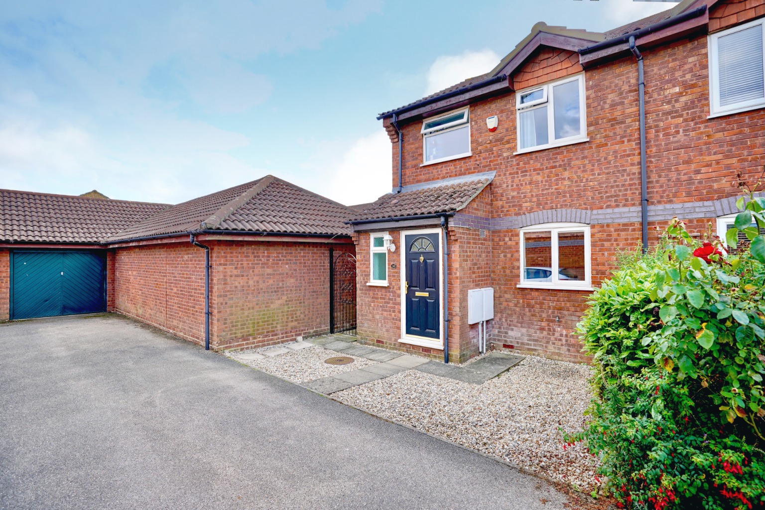 3 bed semi-detached house for sale in Carisbrooke Way, St. Neots - Property Image 1