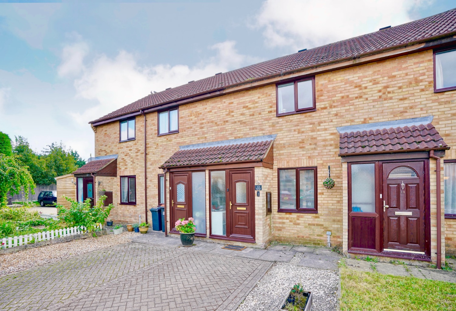 2 bed terraced house for sale in Swallowfield, Bedford - Property Image 1