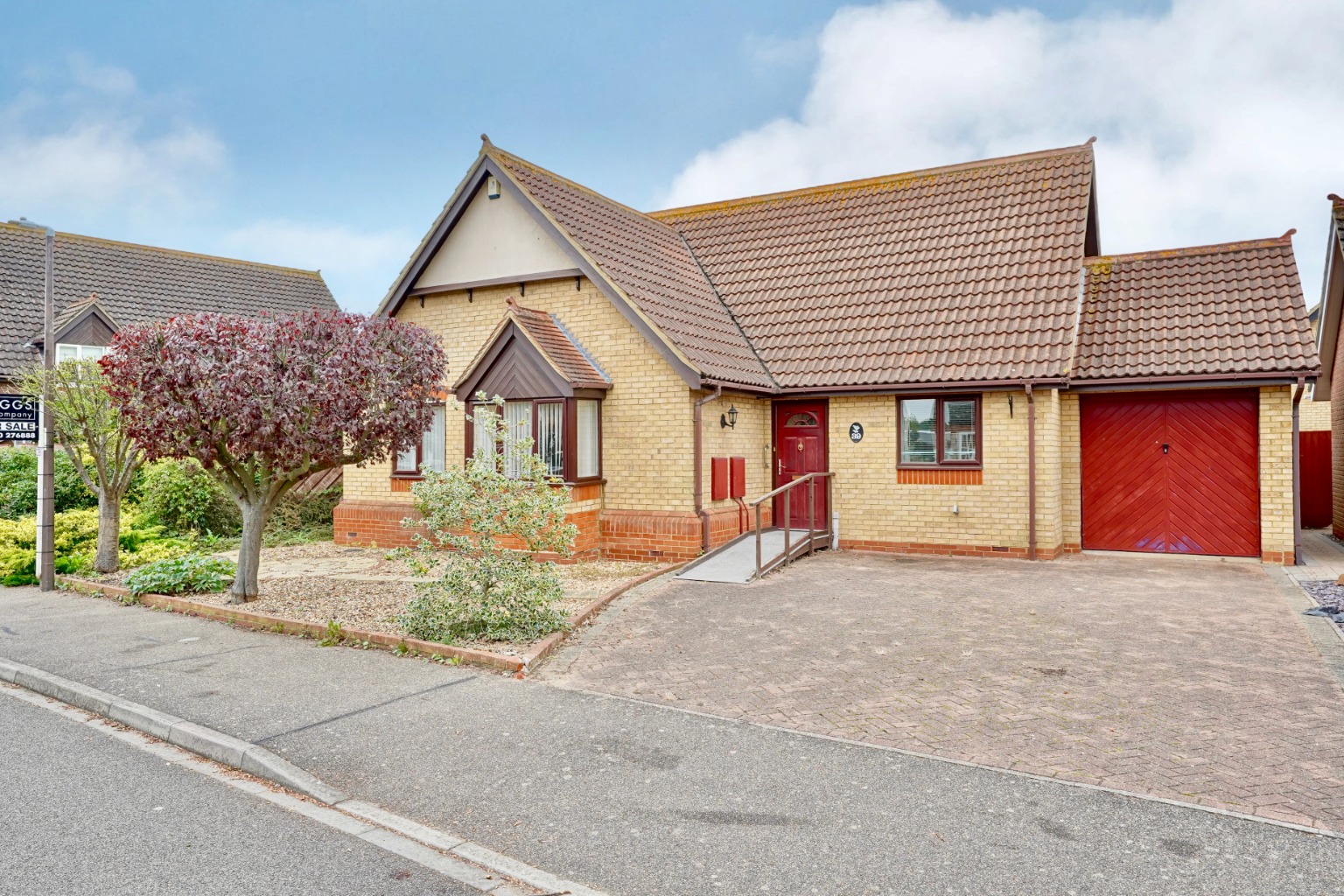 We’re very pleased to be offering for sale this spacious three bedroom, detached bungalow.