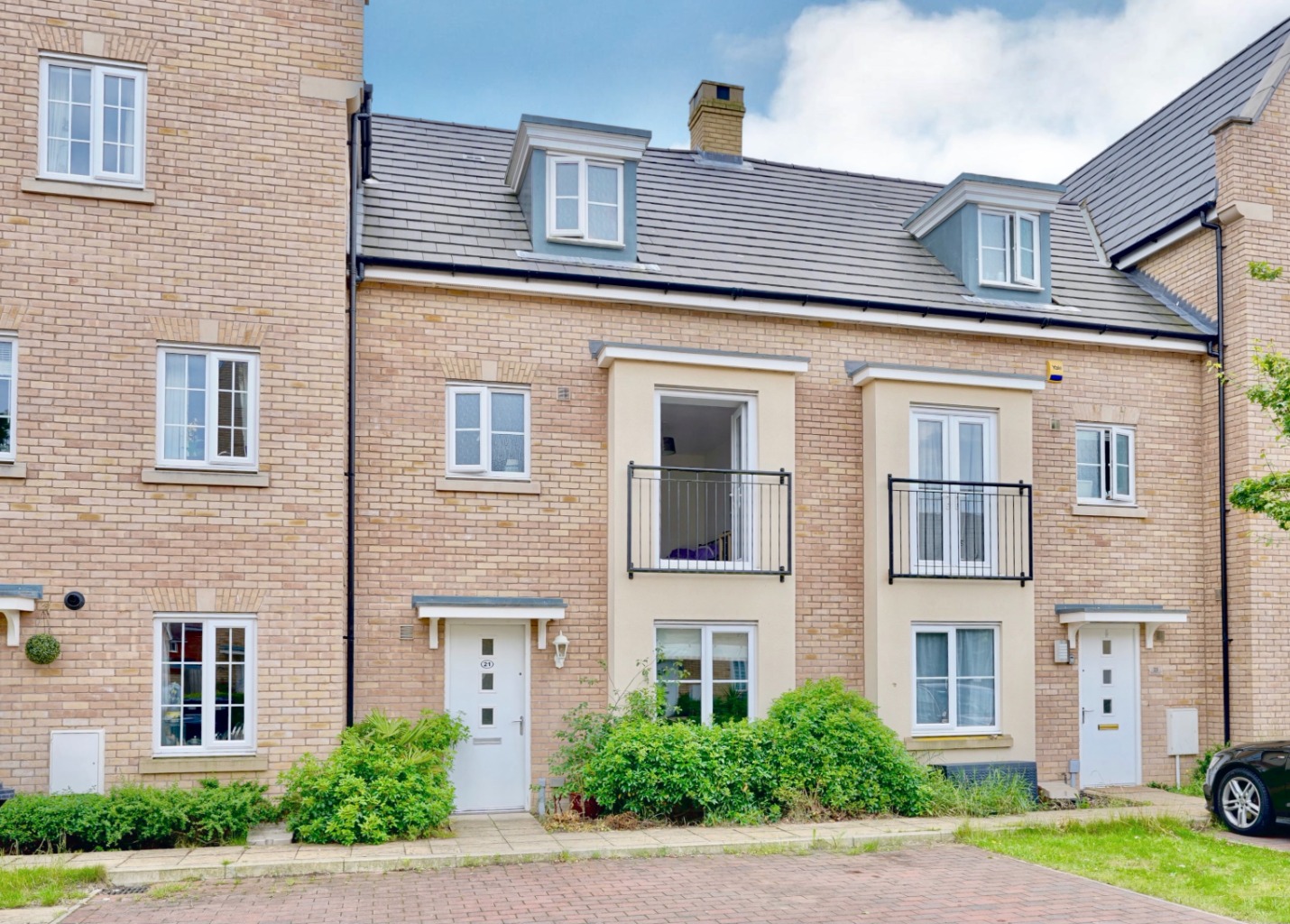 4 bed town house for sale in Buttercup Avenue, St. Neots - Property Image 1