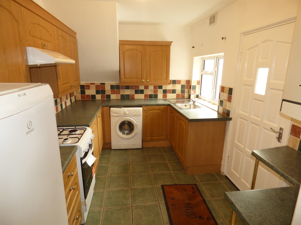 2 bed flat to rent in Third Avenue, Heaton - Property Image 1