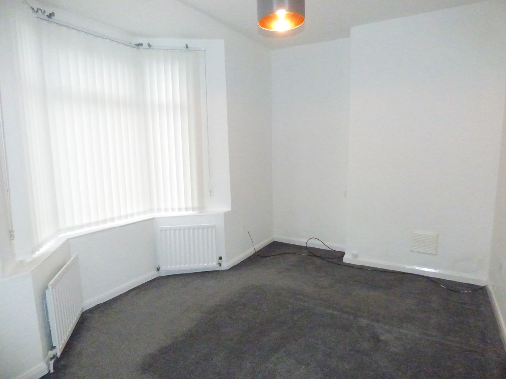 2 bed flat to rent in Warwick Street, Heaton - Property Image 1
