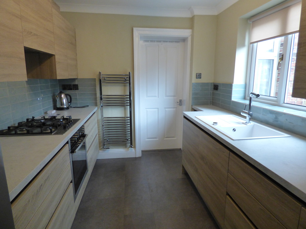 2 bed flat to rent in Belle Grove West, Spital Tongues  - Property Image 1