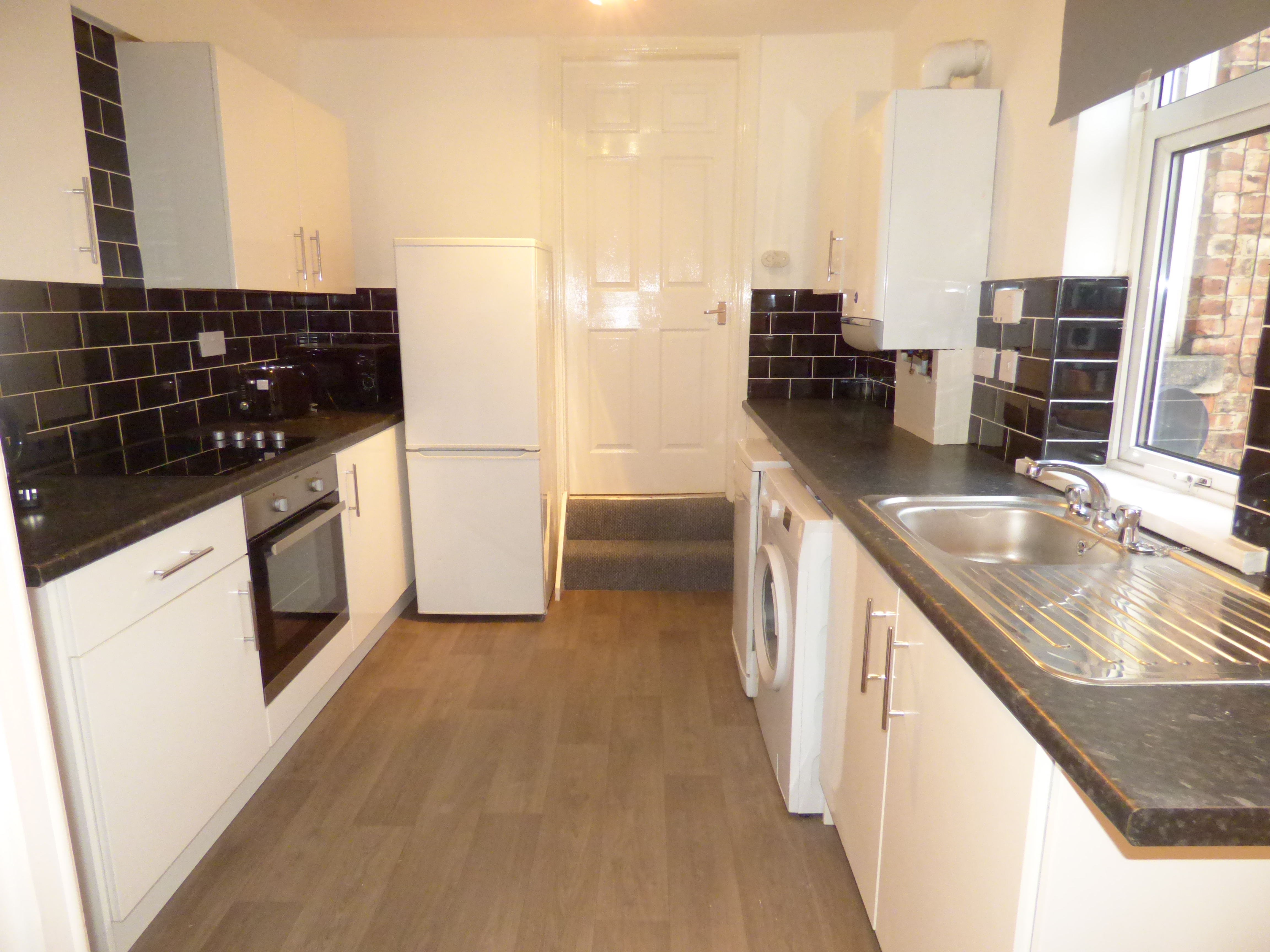 3 bed flat to rent in Warton Terrace, Newcastle upon tyne - Property Image 1