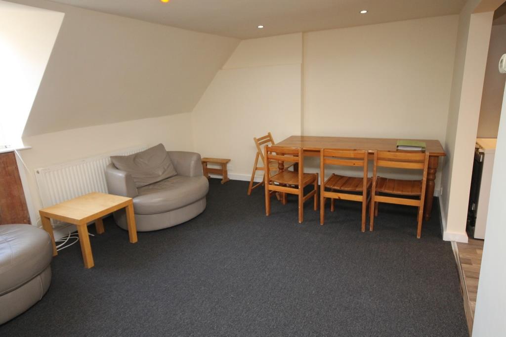4 bed flat to rent in Dowry Square, Bristol 2