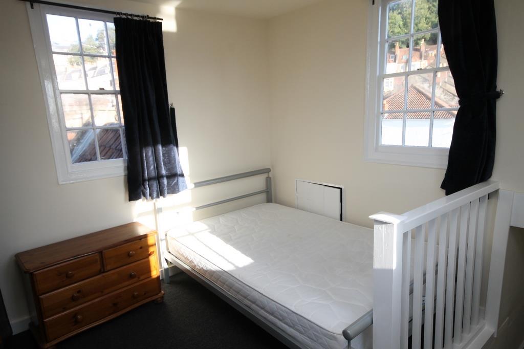 4 bed flat to rent in Dowry Square, Bristol 8